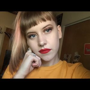 Meet your Posher, Julia